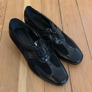 Suede and patent leather oxfords